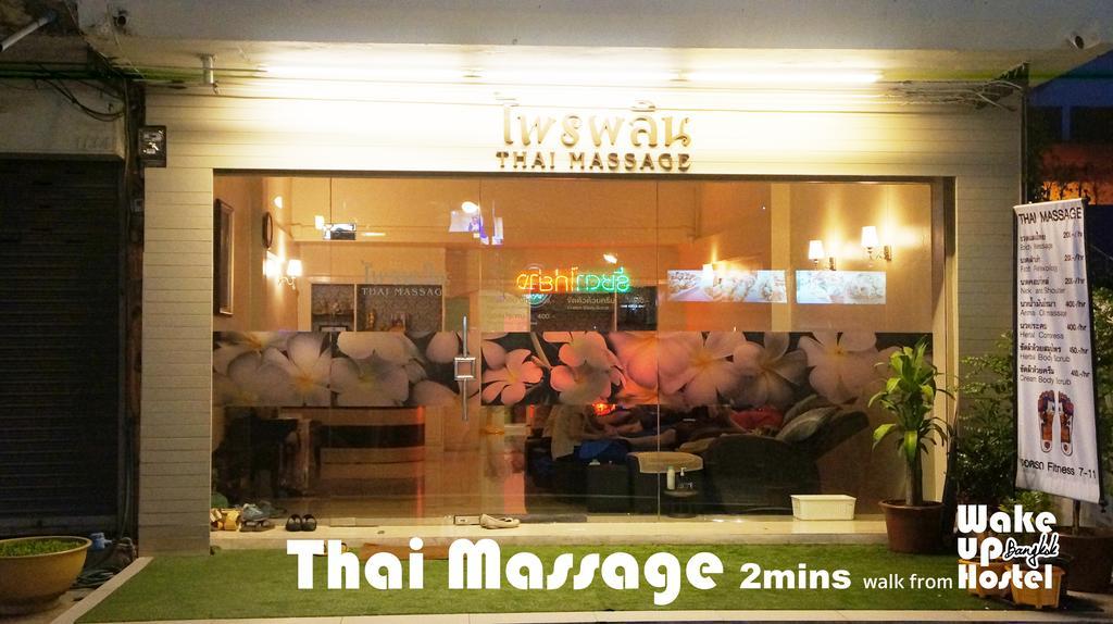 Wake Up Hostel Bangkok Exterior foto