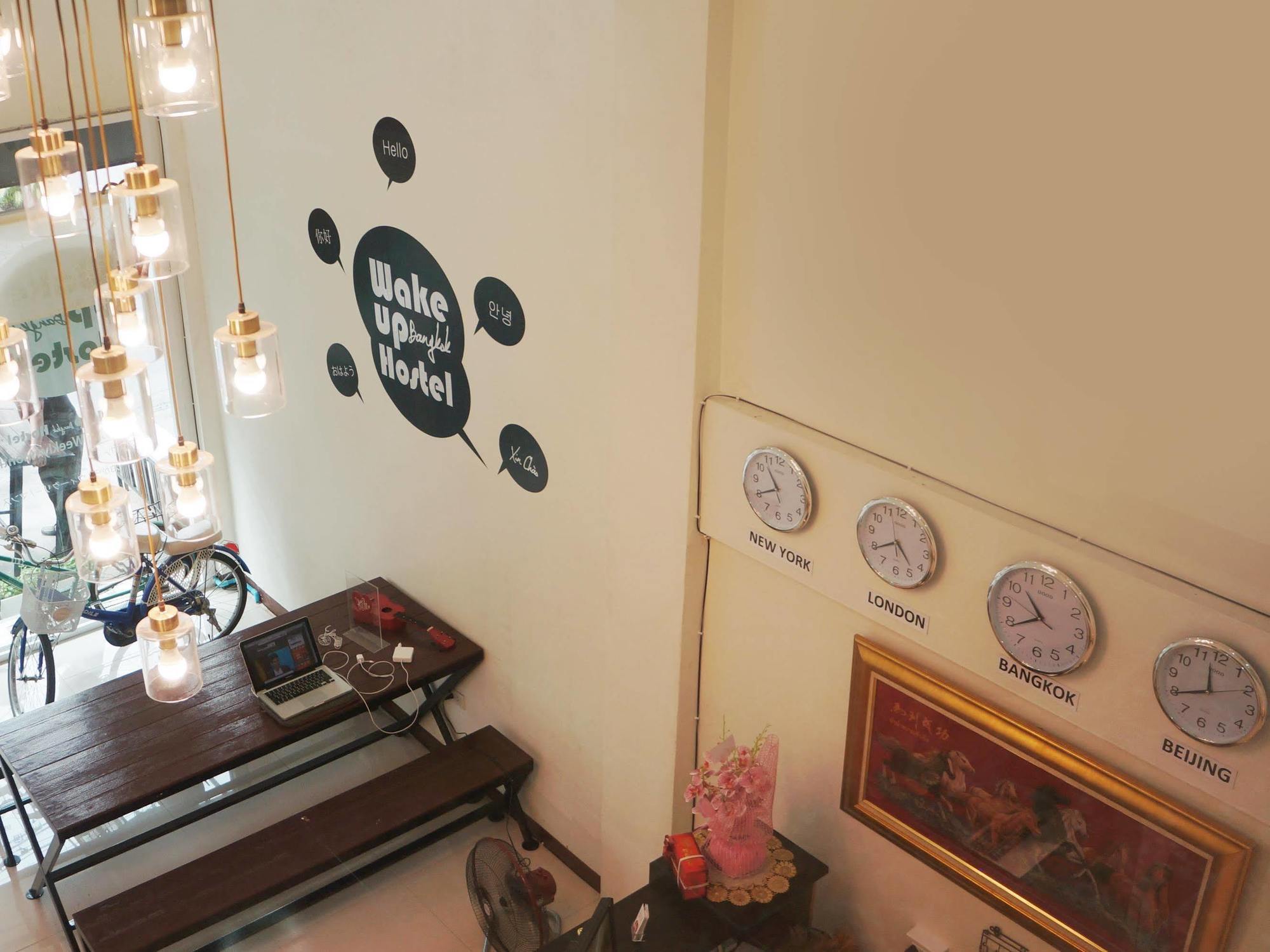 Wake Up Hostel Bangkok Exterior foto