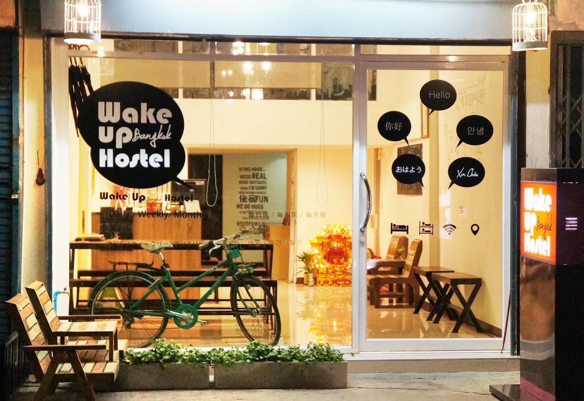 Wake Up Hostel Bangkok Exterior foto
