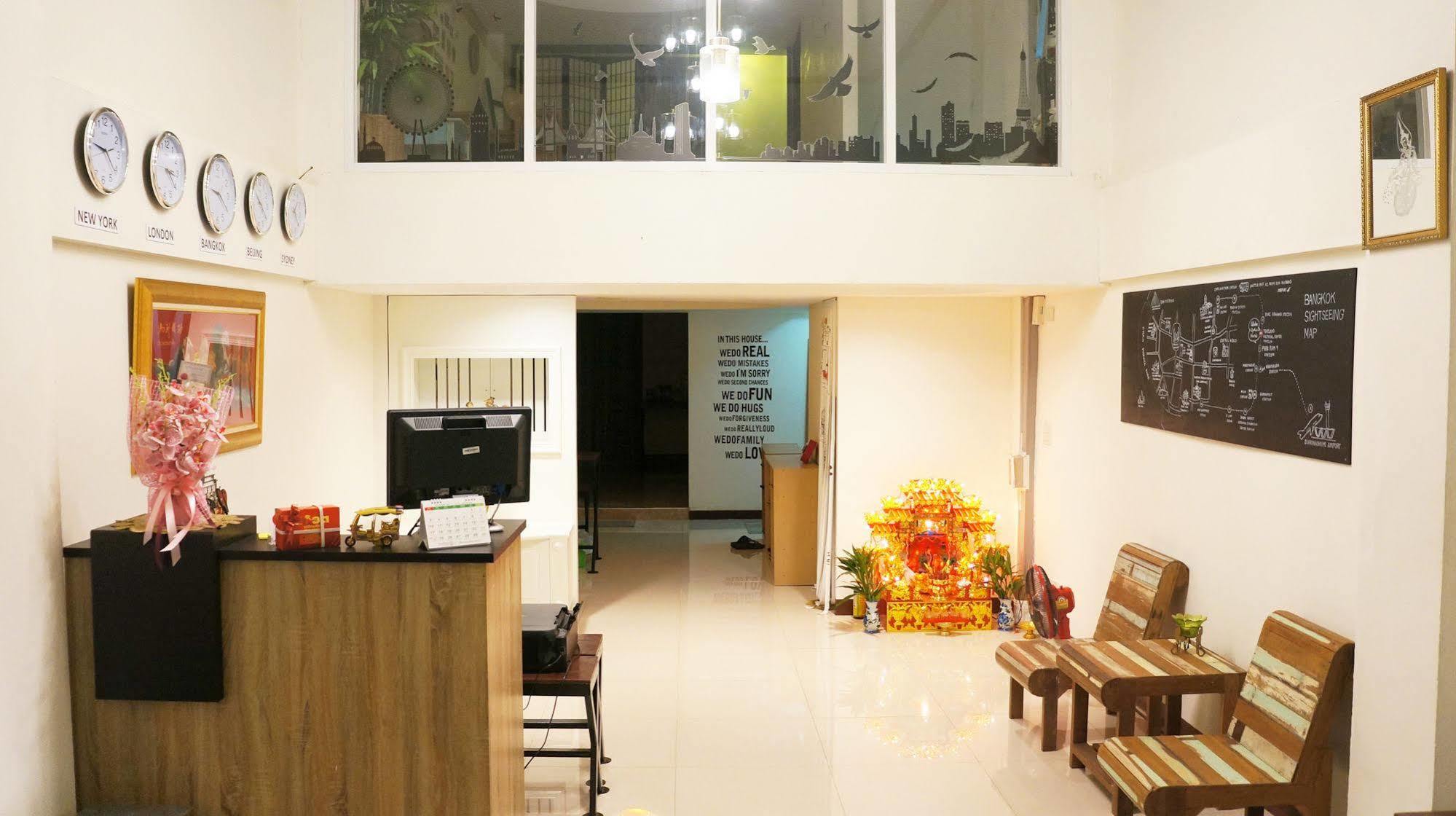 Wake Up Hostel Bangkok Exterior foto