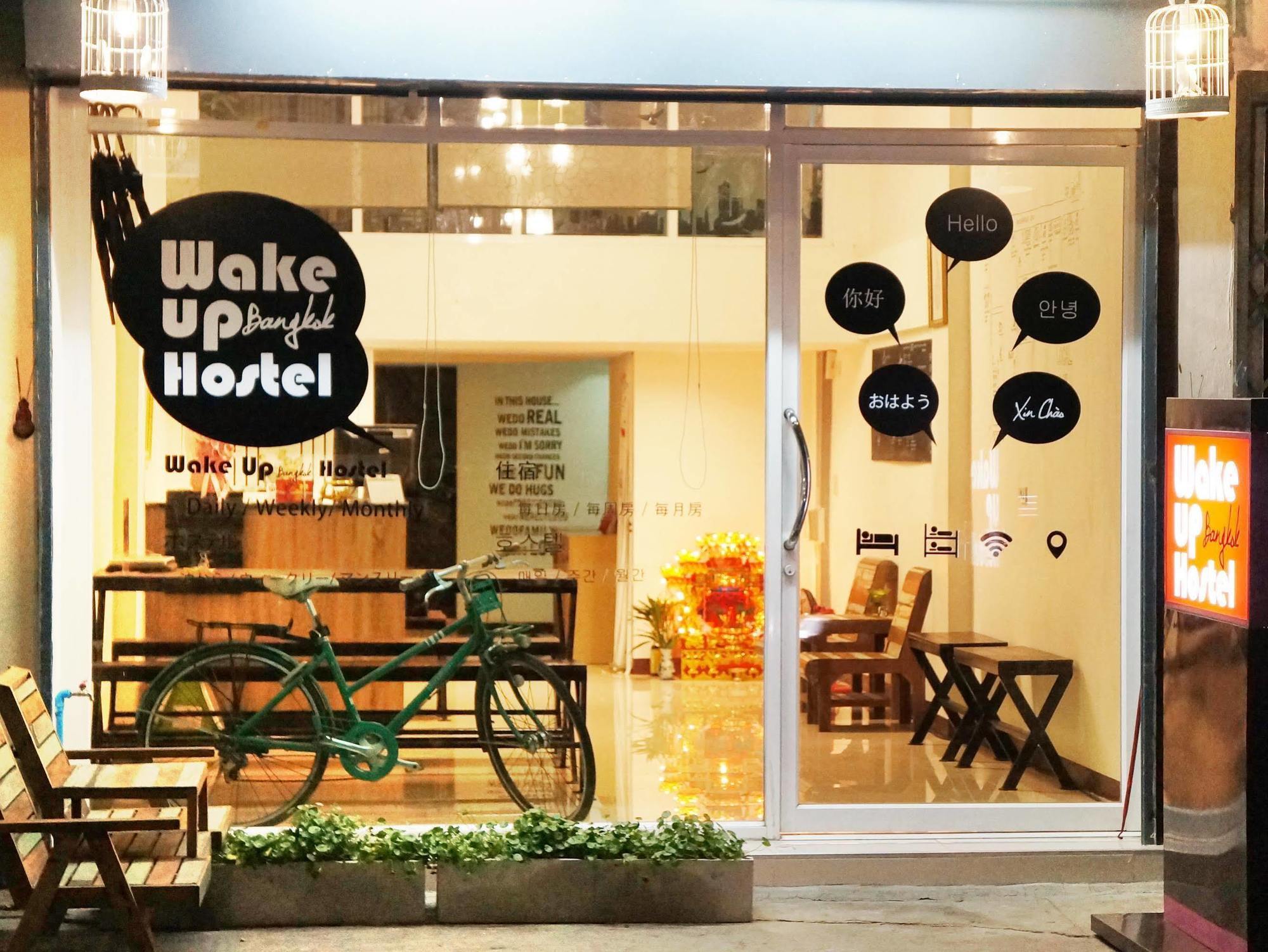 Wake Up Hostel Bangkok Exterior foto